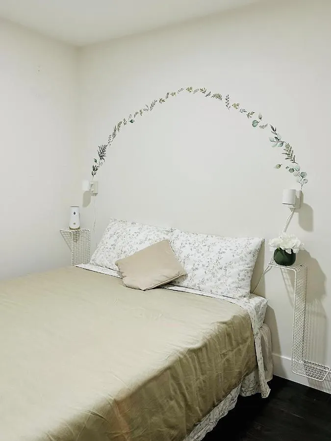 2Br 1.5Ba Full Kitchen Private Guest House - Free Parking - Central Location Vancouver 0*,  Canada