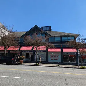 ホームステイ Away At Near Yvr, バンクーバー