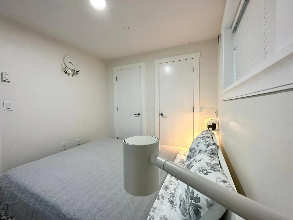 2Br 1.5Ba Full Kitchen Private Guest House - Free Parking - Central Location Vancouver Kanada